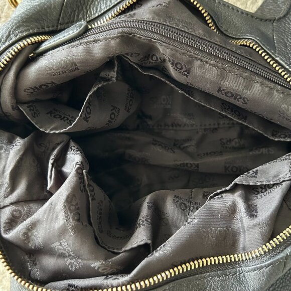 Michael Kors Lilie Hobo purse - Picture 8 of 9